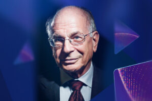 Daniel Kahneman, Prêmio Nobel de Economia, de óculos e terno.