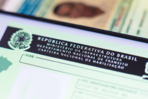 Falsidade documental: entenda os riscos para empresa