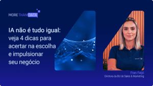 Mulher séria olhando para frente em um fundo azul, trazendo o contexto de IA para os negócios.
